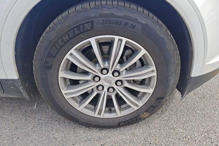 Used Cadillac XT5 2017 Anniversary Edition 25T Luxury Model Right Front Wheel Hub