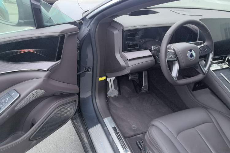 Used Denza Z9 2024 1100 km Four-Wheel Drive Max Version
