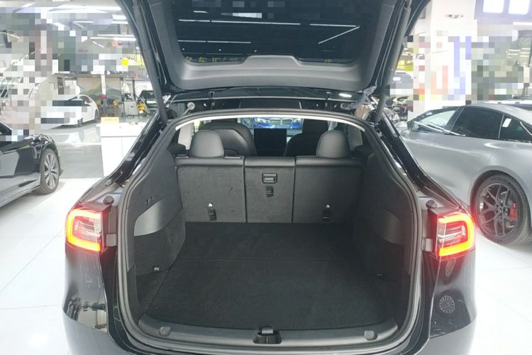 Used Tesla Model Y 2023 Long-Range All-Wheel-Drive Version
