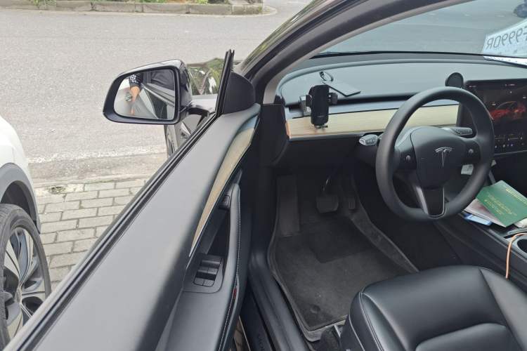 Used Tesla Model Y 2022 Rear-Wheel-Drive Version
