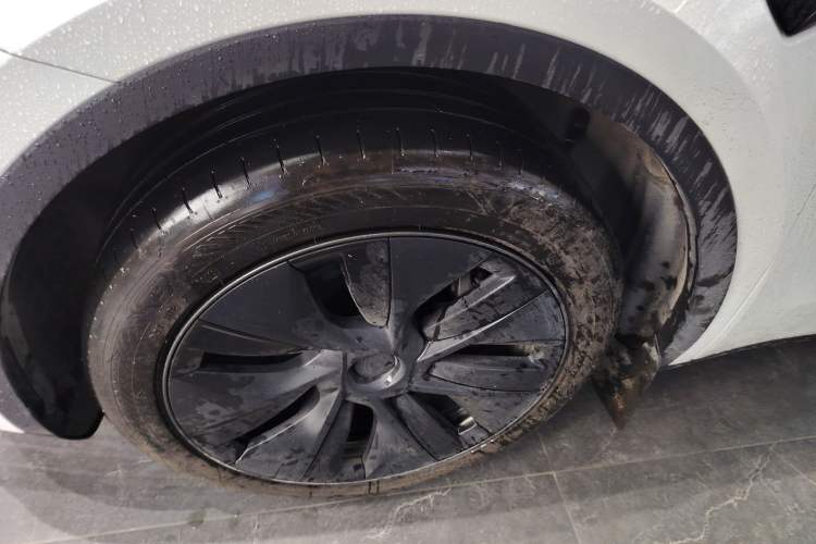 Used Tesla Model Y 2023 Rear-Wheel-Drive Version Left Front Wheel Hub