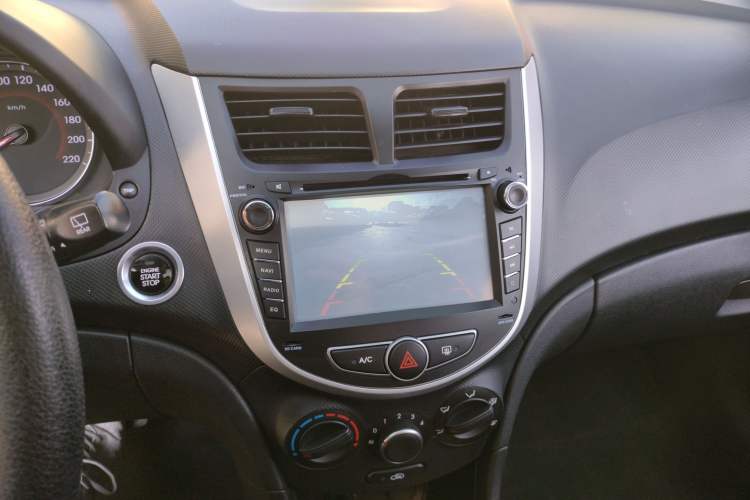 Used Hyundai Verna Ray 2014 1.6L Automatic TOP Audio And AC Panel