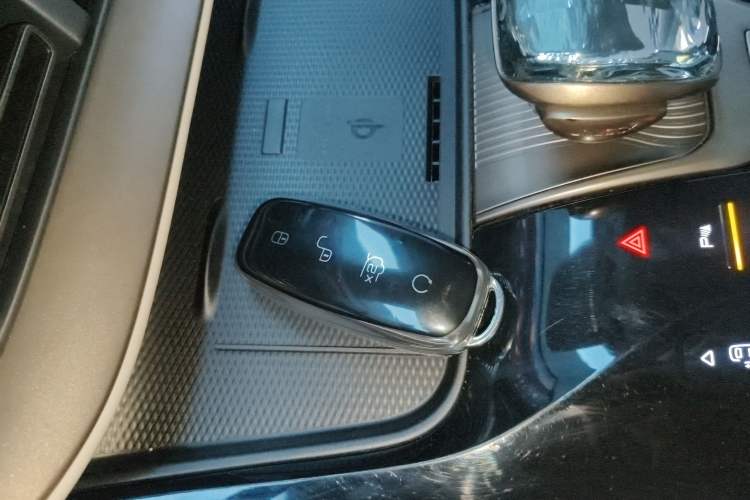 Used Denza D9 2022 DM-i 970 Four-Wheel Drive Flagship Model
