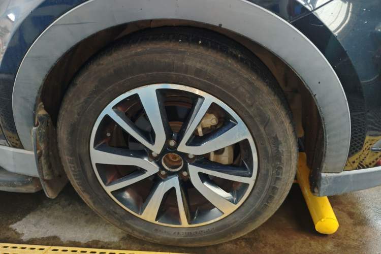 Used Dongfeng Fengon 580 2017 1.5T CVT Luxury Model Right Front Wheel Hub