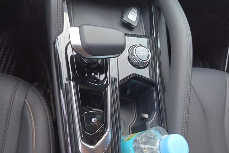 Used Geely Auto Monjaro L 2024 2.0TD DCT EVO Two-Wheel Drive Long-Range Version Gear Lever