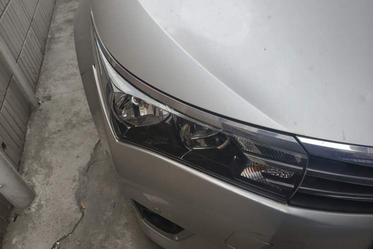 Used Toyota Corolla 2014 1.6L CVT GL-i Right Front Headlight