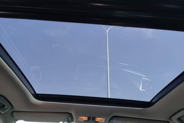 Used Toyota Highlander 2018 2.0T Two-Wheel-Drive Luxury Edition 7 Seats Emission Standard China V
