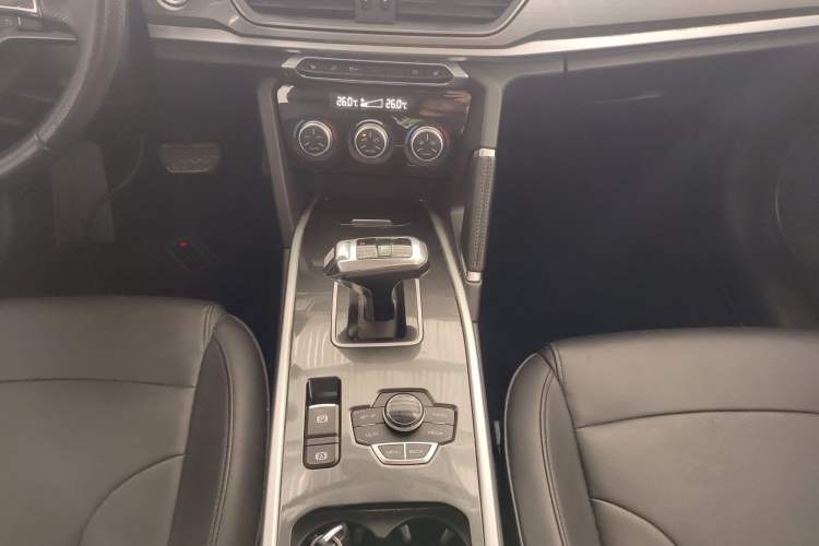 Used Haval H6 2018 Blue Label Sport Edition 1.5T Automatic Two-Wheel Drive Elite Model Gear Lever