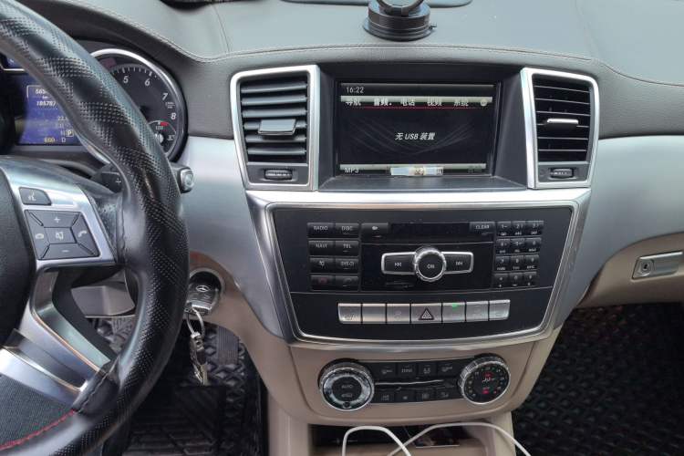 Used Mercedes-Benz GL-Class 2014 GL 400 4MATIC Dynamic Model Audio And AC Panel