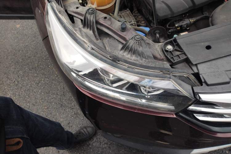 Used GAC Trumpchi GS4 2019 270T Automatic Two-Wheel Drive Luxury Smart Connectivity Model Right Front Headlight