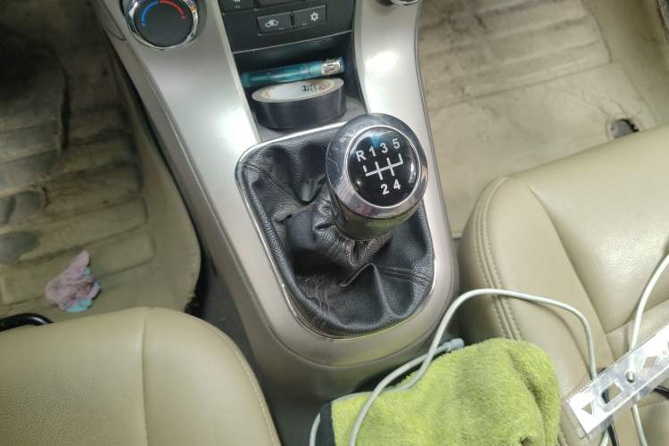 Used Chevrolet Cruze 2015 1.5L Classic SL MT Gear Lever