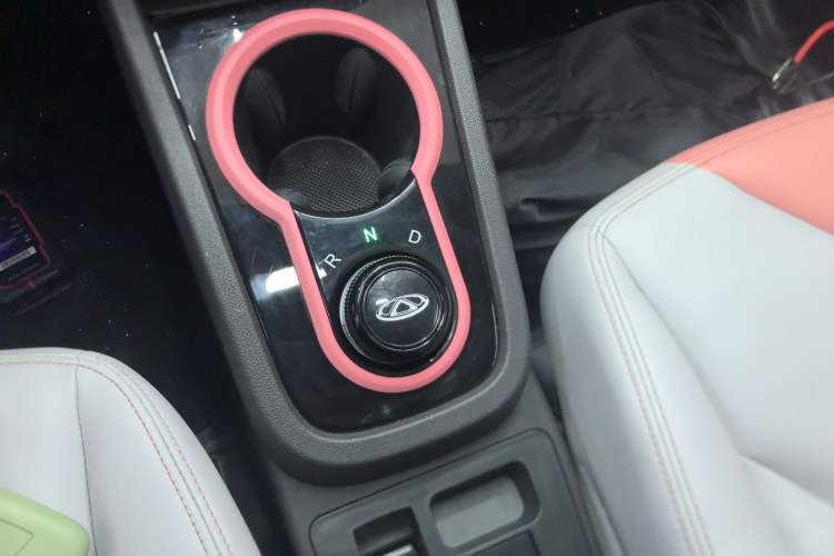 Used Chery Little Ant 2022 Sweet Pink Edition Half-Sugar Version Lithium Iron Phosphate 29.2 kWh 30 kW 301 km