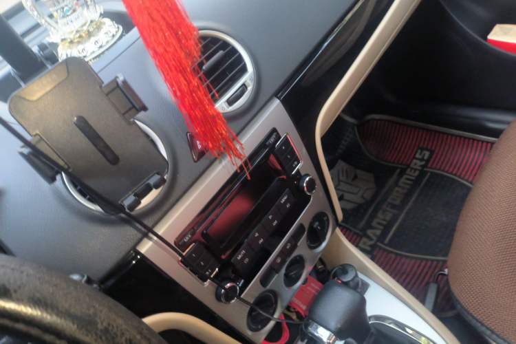 Used Volkswagen Lavida 2011 1.6L Automatic PinYou Edition Audio And AC Panel