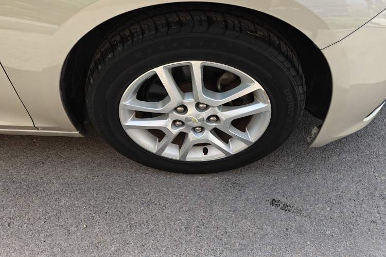 Used Chevrolet Malibu 2016 1.6T Automatic Comfort Edition Right Front Wheel Hub