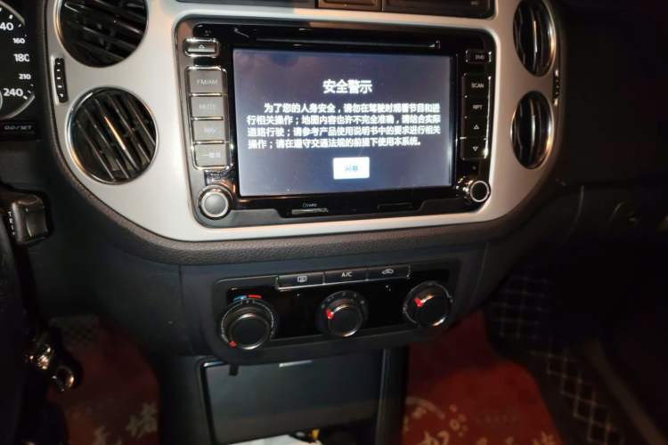 Used Volkswagen Tiguan 2015 1.8TSI Automatic Two-Wheel Drive Trend Edition Audio And AC Panel