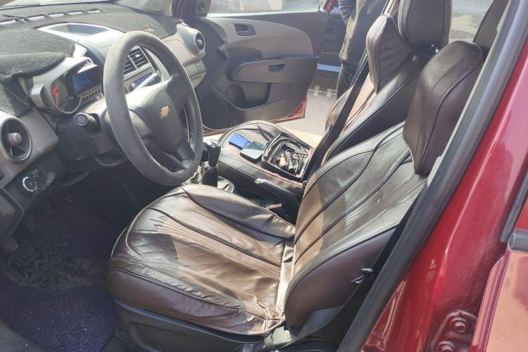 Used Chevrolet Aveo Sonic 2011 Sedan 1.4L MT SL