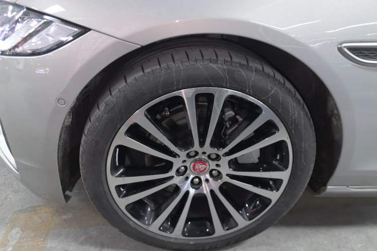 Used Jaguar XFL 2024 2.0T P250 Two-Wheel Drive Prestige Luxury Edition Left Front Wheel Hub