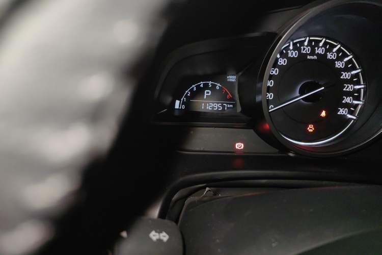 Used Mazda 3 Axela 2017 Hatchback 2.0L Automatic Luxury Model Emission Standard China V Odometer Close Up