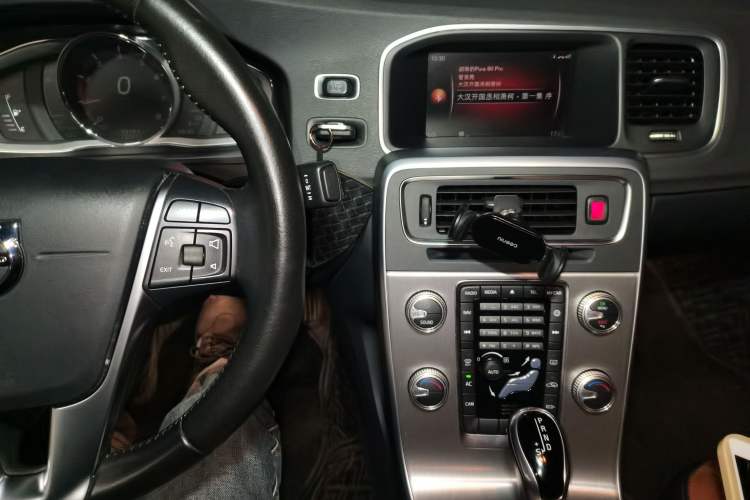 Used Volvo S60 2018 S60L T4 Smart & Ambitious Edition Audio And AC Panel