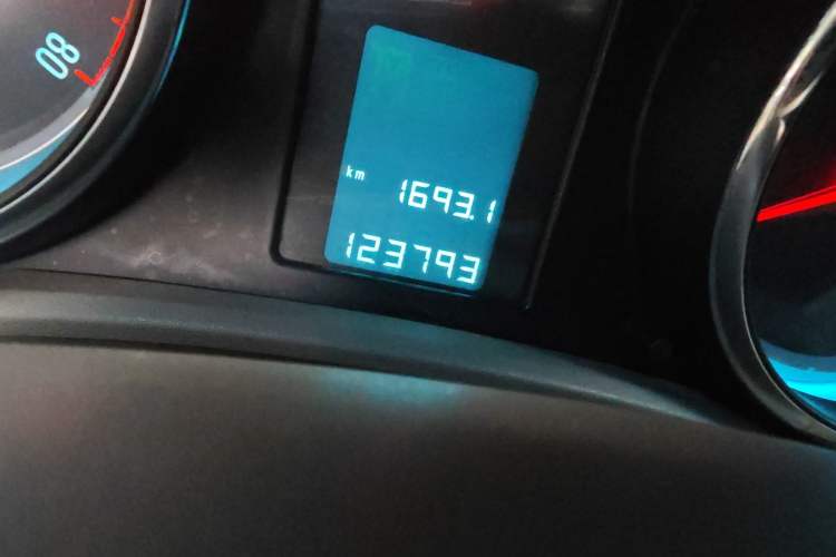 Used Buick GT 2013 GT 1.6L Manual Entry-Level Model Odometer Close Up