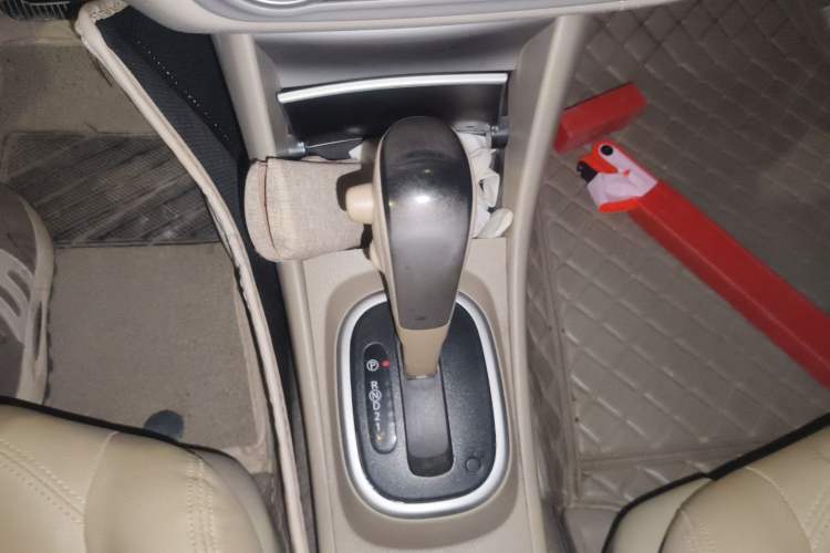 Used Nissan Sylphy 2012 Classic 1.6XE Automatic Comfort Edition Gear Lever