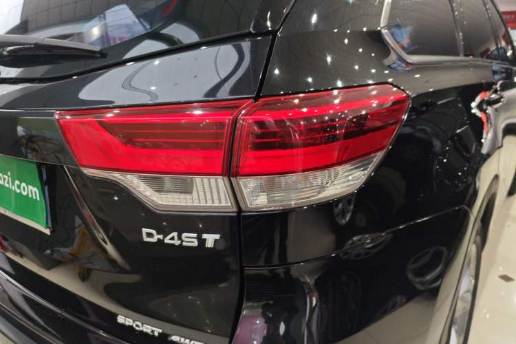 Used Toyota Highlander 2018 2.0T Four-Wheel Drive Prestige Version 7 Seats China V Emission Standard Right Rear Taillight