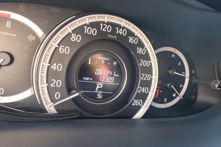 Used Honda Accord 2015 2.4L EX Luxury Edition Odometer Close Up