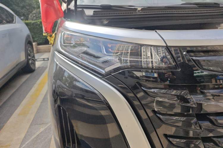 Used Denza D9 2023 DM-i 945 Business Edition
