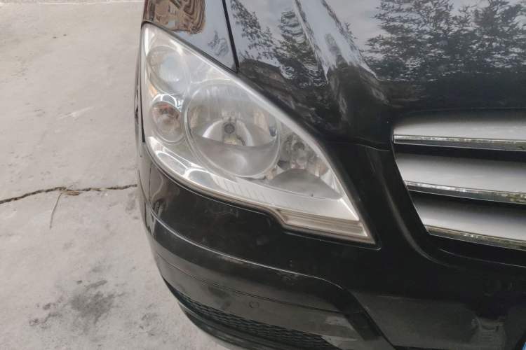 Used Mercedes-Benz Vito 2011 2.5L Elite Edition Right Front Headlight