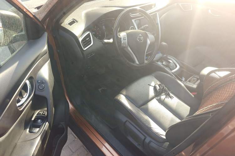 Used Nissan X-Trail 2015 2.0L CVT Comfort MAX Edition 2WD Driver Seat