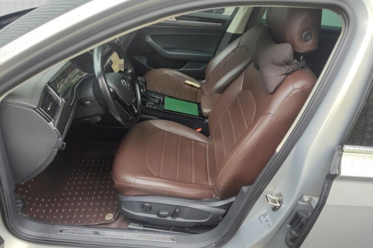 Used Volkswagen Phideon 2018 Revised Version 380TSI Two-Wheel Drive Business Edition Left Front Seat