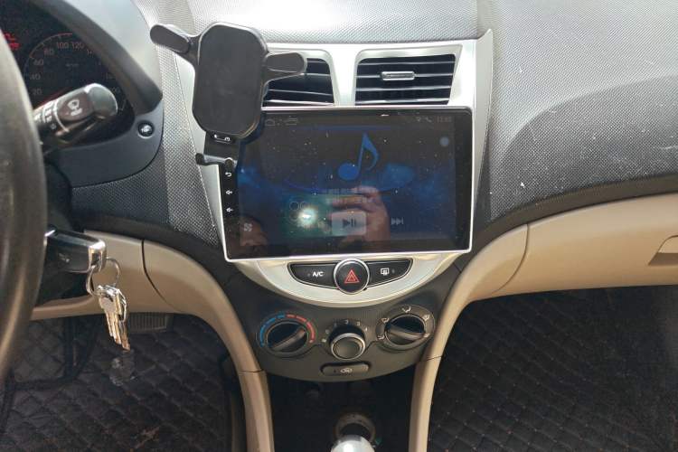 Used Hyundai Verna (older generation) 2014 1.4L Automatic Smart GLS Audio And AC Panel