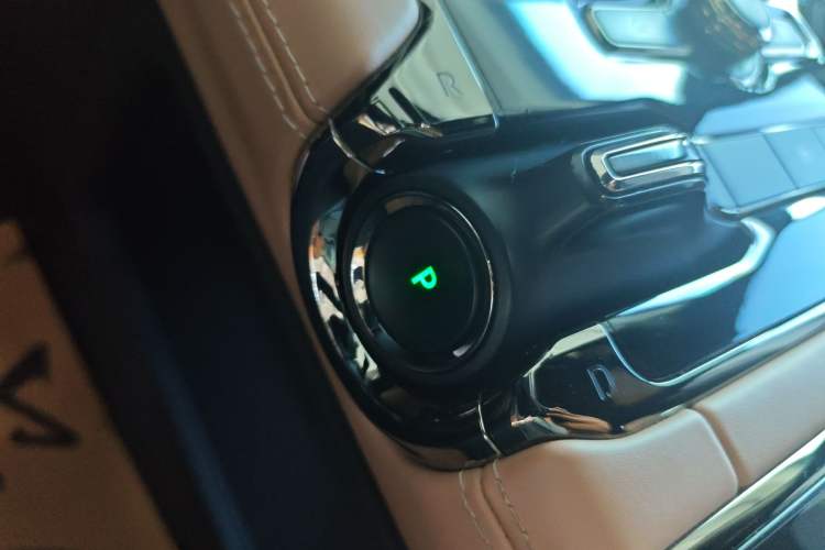 Used Nio ES8 2022 75 kWh Signature Edition Six-Seater Gear Lever