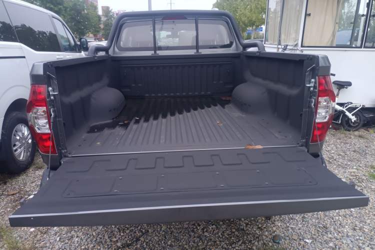 Used SAIC MAXUS Xingji 2023 Starry R 2.0T Automatic Diesel 2WD Luxury Edition Long-Box Model
