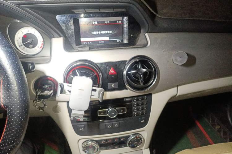 Used Mercedes-Benz GLK-Class 2013 GLK 300 4MATIC Dynamic Sunroof Model