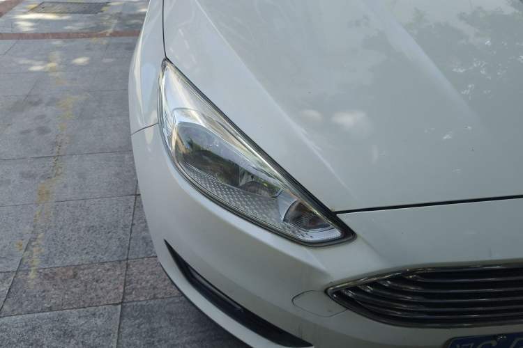 Used Ford Focus 2015 Sedan 1.6L Manual Comfort Model
