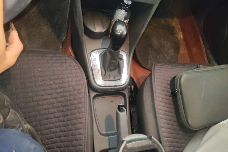Used Volkswagen Polo 2013 1.4L Automatic Comfort Edition Gear Lever