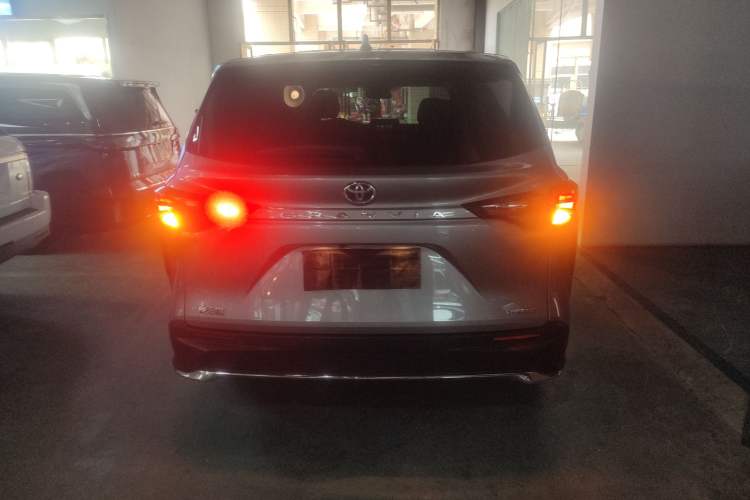 Used Toyota Granvia 2023 2.5L Hybrid Comfort Edition