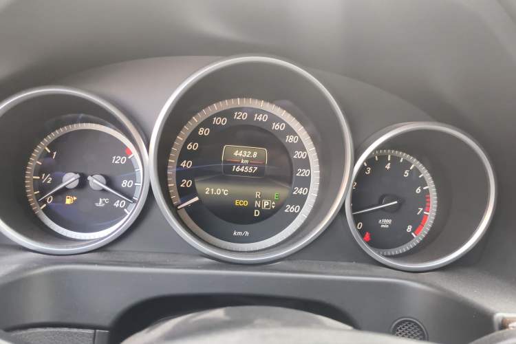 Used Mercedes-Benz E-Class 2015 E 200 L Odometer Close Up