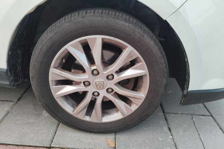 Used Baojun 730 2016 1.5L Manual Comfort Version 7 Seats China V Emission Standard Right Front Wheel Hub