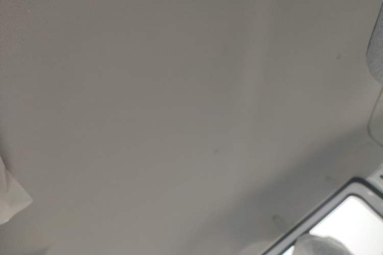 Used Wuling Yangguang 2024 300KM Comfort Version Passenger Van 75kW
