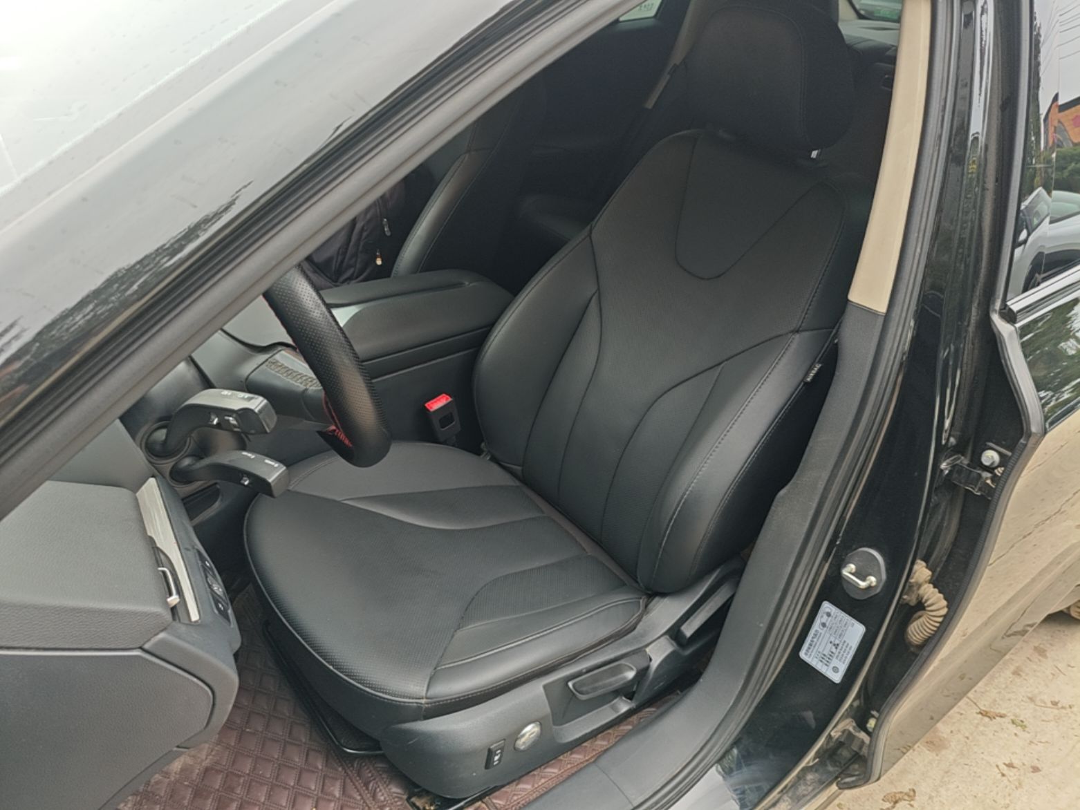 Hongqi E-QM5 2024 610 km PLUS — снимка 17