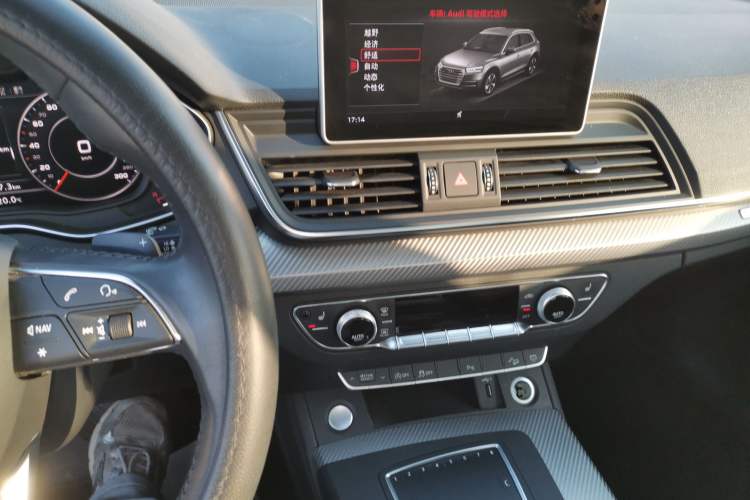 Used Audi Q5L 2018 45 TFSI Prestige Fashion Edition China V Emission Standard Audio And AC Panel