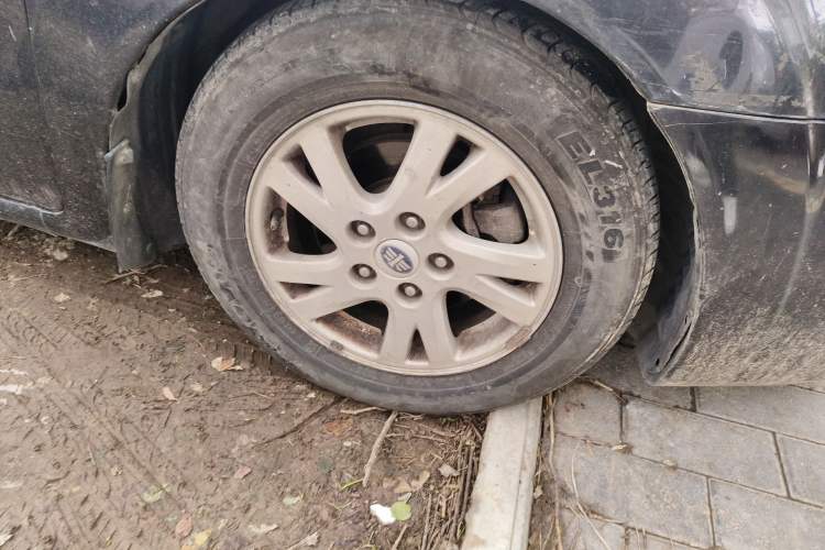 Used Bestune B50 2012 1.6L automatic with sunroof