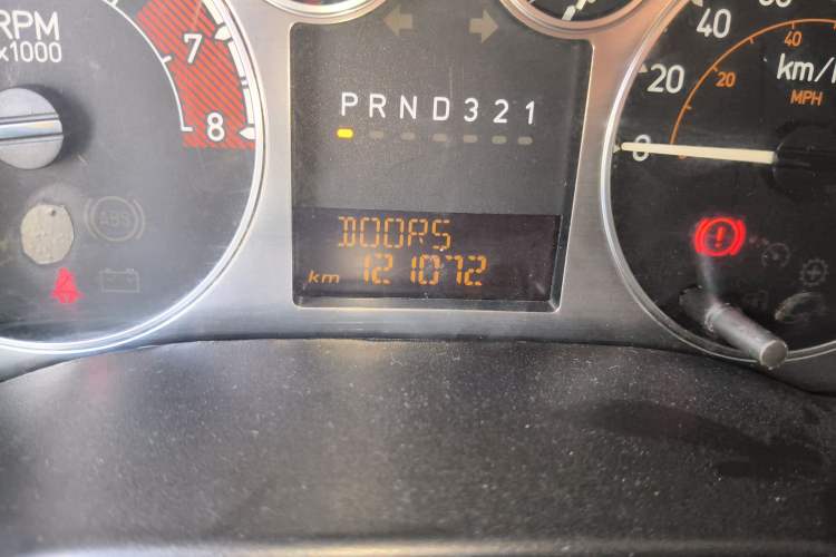 Used Hummer H3 2008 H3x 3.7 Odometer Close Up