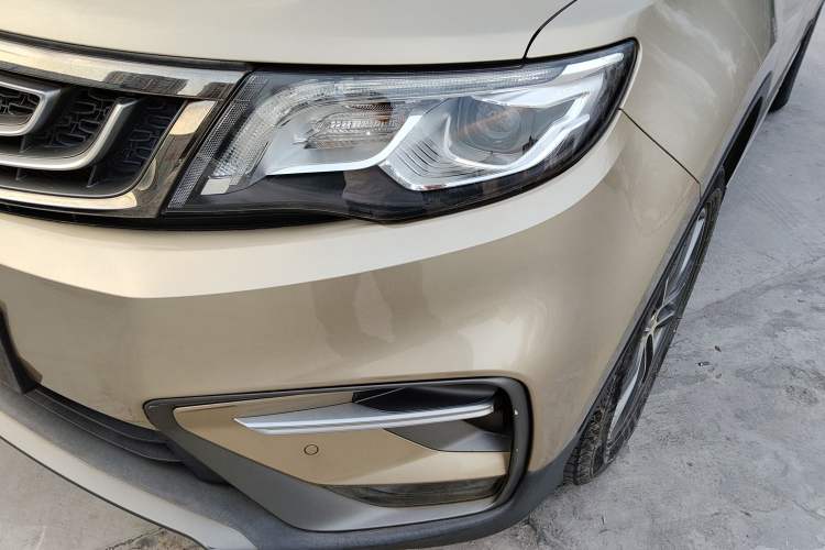 Used Geely Auto Emgrand X7 Sport 2018 1.8TD Automatic Two-Wheel Drive Smart Connect 4G Internet Edition
