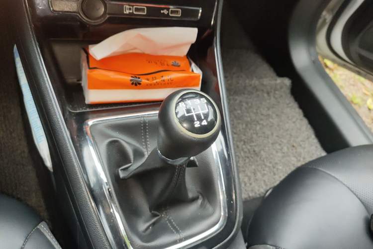 Used Roewe i5 2019 1.5L Manual 4G Connectable Langhao Edition Gear Lever