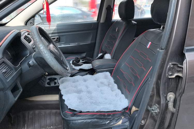 Used Dongfeng Fengon 330 2014 1.5L Manual Standard Edition DK15-02 Left Front Seat