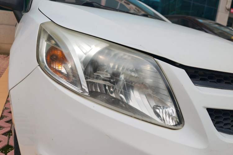 Used Chevrolet Sail 2013 Hatchback 1.2L AMT Ideal Edition Right Front Headlight