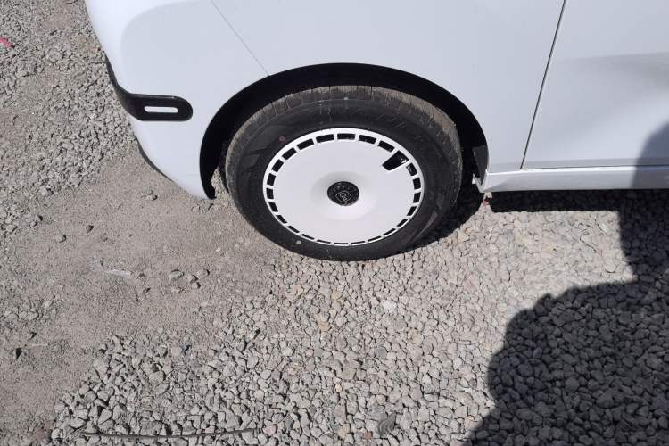 Used Chery QQ Ice Cream 2025 205km Qi Energy Version Left Front Wheel Hub